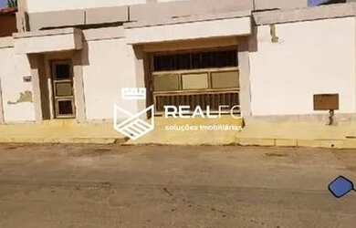 Imagem: A casa possui 1 Dormitório, 1 Banheiro, 1 Vaga na garagem