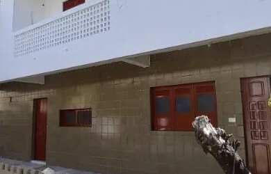 Imagem: A casa em condomínio possui 3 Dormitórios, 2 Banheiros, 1