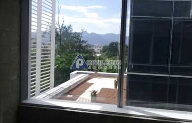 Imagem: O depósito possui 1 Vaga na garagem, 28m² de Área e está