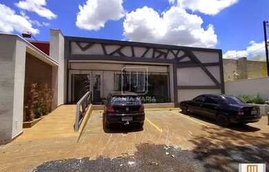 Imagem: O depósito possui 4 Vagas na garagem, 333m² de Área e está