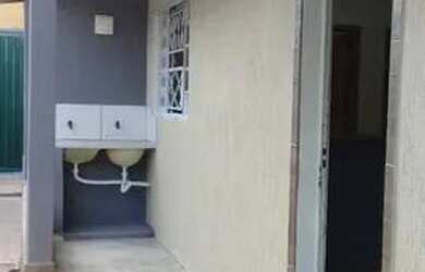 Imagem: A casa possui 2 Dormitórios, 1 Banheiro e está localizado