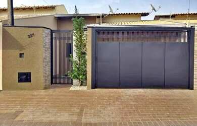 Imagem: A casa possui 2 Dormitórios, 1 Banheiro, 1 Vaga na garagem