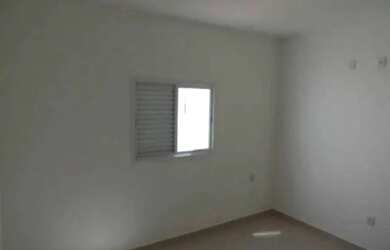 Imagem: A casa possui 1 Dormitório, 1 Banheiro, 1 Vaga na garagem