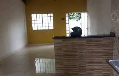 Imagem: A casa possui 2 Dormitórios, 1 Banheiro, 1 Vaga na garagem