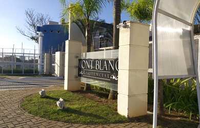 Imagem: A casa em condomínio possui 4 Dormitórios, 3 Banheiros, 4