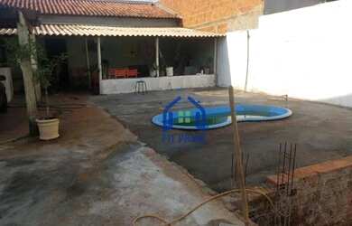 Imagem: A casa possui 1 Dormitório, 1 Banheiro, 5 Vagas na garagem