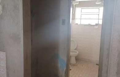 Imagem: A casa possui 2 Dormitórios, 1 Banheiro, 2 Vagas na garagem