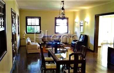 Imagem: A casa possui 5 Dormitórios, 5 Banheiros, 5 Vagas na garagem