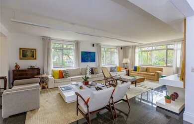 Imagem: O apartamento possui 4 Dormitórios, 5 Banheiros, 2 Vagas na