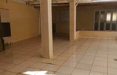 Imagem 4: Casa com 4 quartos e 2 banheiros