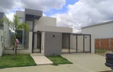 Imagem: A casa em condomínio possui 4 Dormitórios, 3 Banheiros, 2