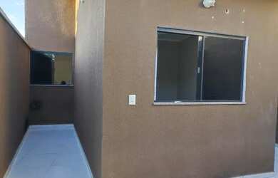 Imagem: A casa possui 1 Dormitório, 1 Banheiro, 1 Vaga na garagem