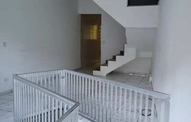 Imagem: A casa possui 2 Dormitórios, 2 Banheiros, 1 Vaga na garagem