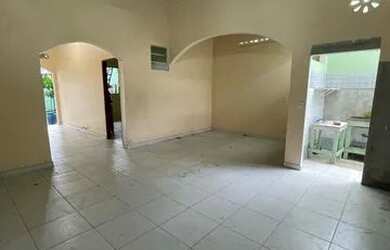 Imagem: A casa possui 2 Dormitórios, 2 Banheiros, 1 Vaga na garagem