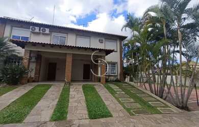 Imagem: A casa possui 3 Dormitórios, 2 Banheiros, 1 Vaga na garagem