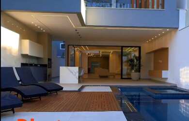 Imagem: A casa em condomínio possui 5 Dormitórios, 5 Banheiros, 3