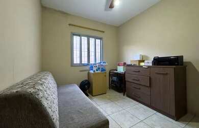 Imagem: A casa possui 2 Dormitórios e 1 Banheiro e está localizado