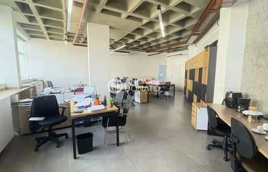 Imagem: O depósito possui 2 Vagas na garagem, 78m² de Área e está