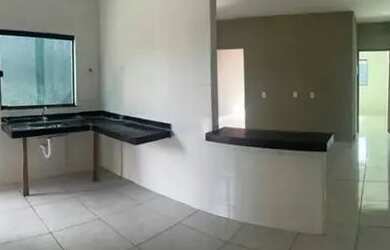 Imagem: A casa possui 2 Dormitórios, 2 Banheiros, 3 Vagas na garagem