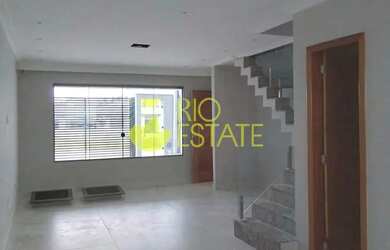 Imagem: A casa possui 3 Dormitórios, 4 Banheiros, 1 Vaga na garagem