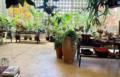 Imagem: O depósito possui 5 Vagas na garagem, 1.600m² de Área e