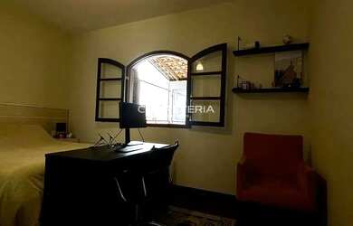 Imagem: A casa possui 3 Dormitórios, 3 Banheiros, 2 Vagas na garagem