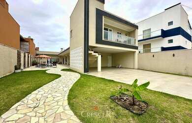 Imagem: A casa possui 5 Dormitórios, 1 Banheiro, 5 Vagas na garagem