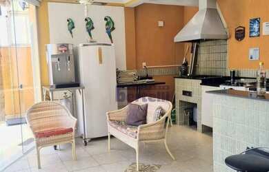 Imagem: A casa em condomínio possui 4 Dormitórios, 5 Banheiros, 4