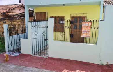 Imagem: A casa possui 2 Dormitórios, 1 Banheiro, 1 Vaga na garagem