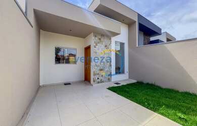 Imagem: A casa possui 3 Dormitórios, 2 Banheiros, 1 Vaga na garagem