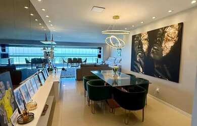 Imagem: O apartamento possui 4 Dormitórios, 5 Banheiros, 3 Vagas na