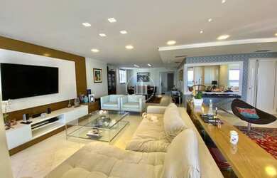 Imagem: O apartamento possui 4 Dormitórios, 4 Banheiros, 2 Vagas na