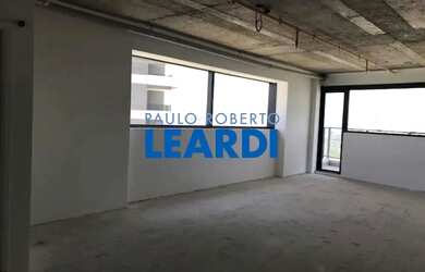 Imagem: O depósito possui 69m² de Área e está localizado em Água