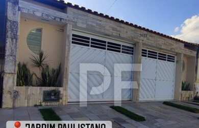 Imagem: A casa possui 4 Dormitórios, 3 Banheiros, 2 Vagas na garagem