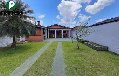 Imagem: A casa possui 2 Dormitórios, 3 Banheiros, 5 Vagas na garagem