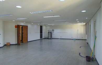 Imagem: O depósito possui 2 Vagas na garagem, 126m² de Área e está