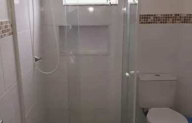 Imagem: A casa possui 3 Dormitórios, 2 Banheiros, 2 Vagas na garagem