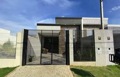 Imagem: A casa possui 2 Dormitórios, 1 Banheiro, 1 Vaga na garagem