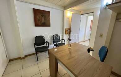 Imagem: O depósito possui 1 Vaga na garagem, 32m² de Área e está