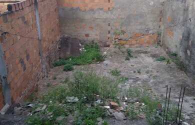 Imagem: A casa à venda possui 2 Dormitórios, 1 Banheiro e 1 Vaga na