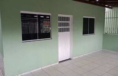 Imagem: A casa possui 3 Dormitórios, 2 Banheiros, 2 Vagas na garagem