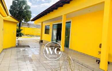 Imagem: A casa possui 4 Dormitórios, 3 Banheiros, 3 Vagas na garagem