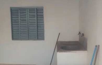 Imagem: A casa possui 1 Dormitório, 1 Banheiro, 60m² de Área e está