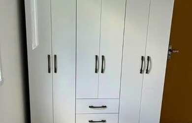 Imagem: O apartamento possui 2 Dormitórios, 1 Banheiro, 1 Vaga na garagem