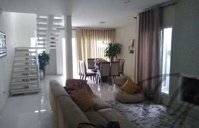 Imagem: A casa em condomínio possui 4 Dormitórios, 5 Banheiros, 4