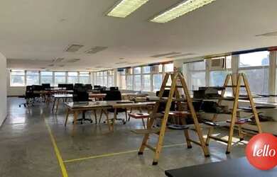 Imagem: O depósito possui 3 Vagas na garagem, 448m² de Área e está