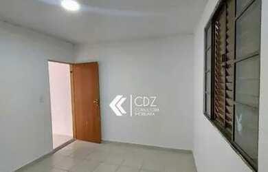 Imagem: A casa possui 3 Dormitórios, 2 Banheiros, 1 Vaga na garagem