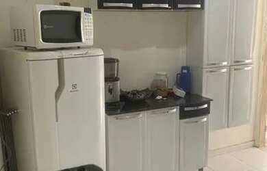 Imagem: A kitnet possui 1 Dormitório, 1 Banheiro, 1 Vaga na garagem