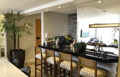 Imagem: O apartamento possui 3 Dormitórios, 1 Banheiro, 2 Vagas na