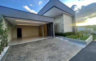 Imagem: A casa em condomínio possui 3 Dormitórios, 3 Banheiros, 2